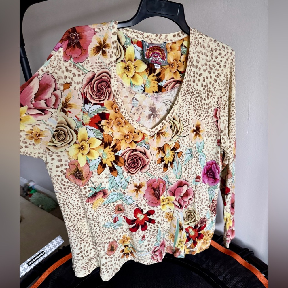 Johnny Was -Gorgeous Vibrant Floral V-Neck Long Sleeve Top- size L